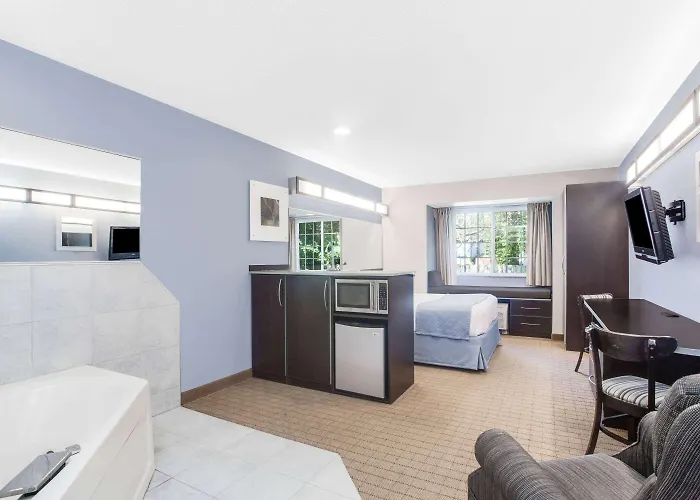Microtel Inn & Suites Bath